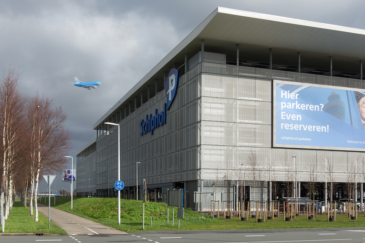 P3 parking Schiphol 2.600 parking spots Ballast Nedam