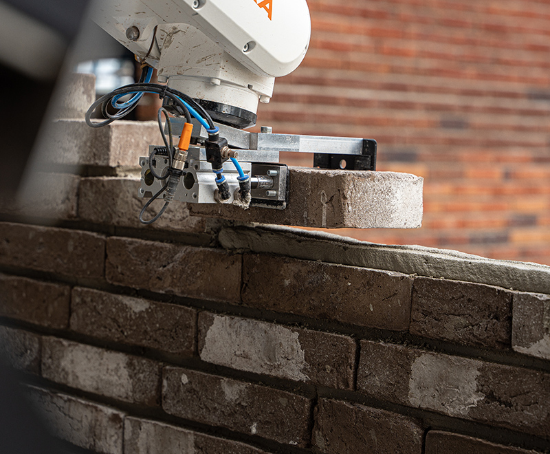 Ballast Nedam launches bricklaying robot (with real brickwork)